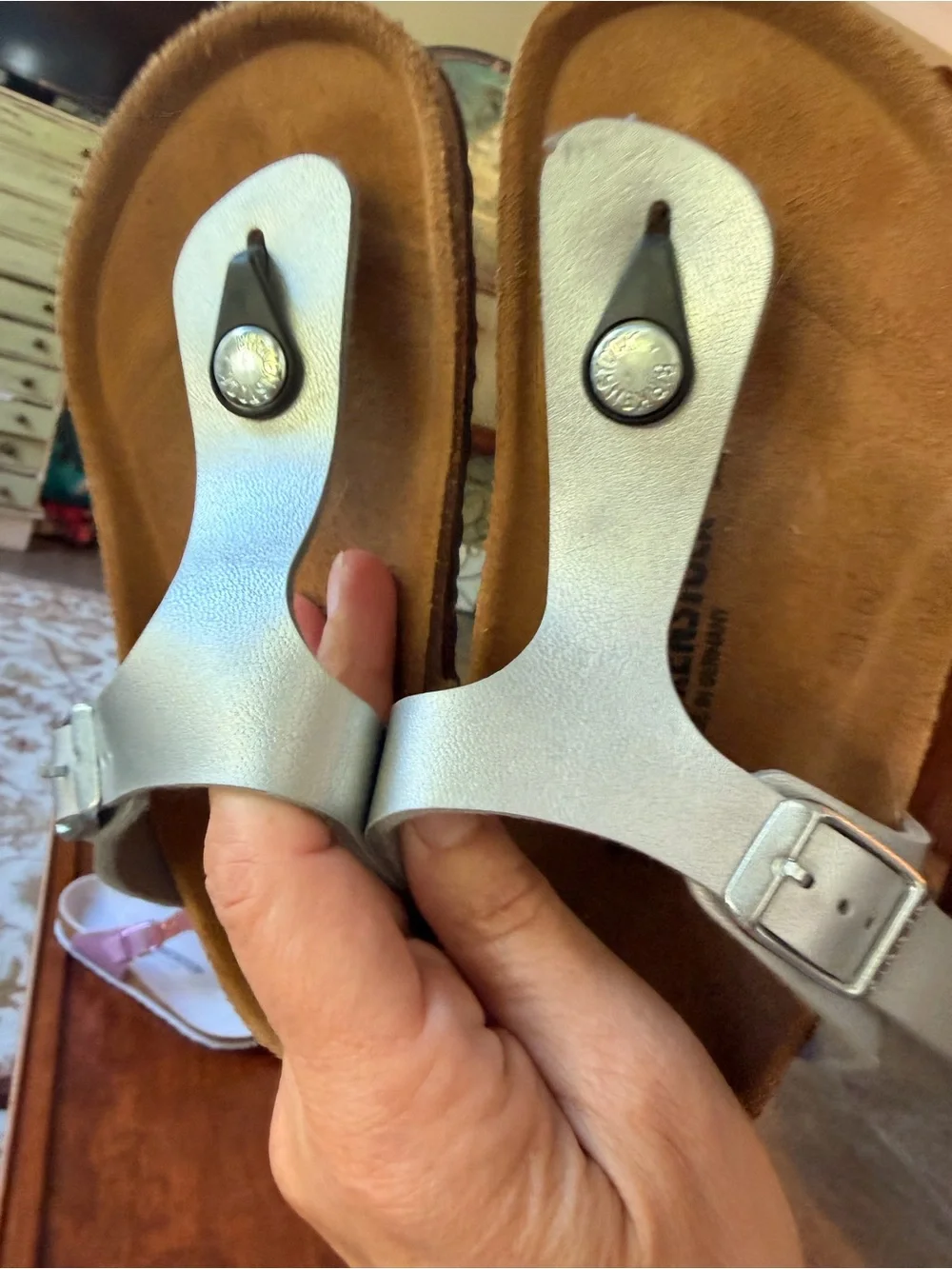 Birkenstock girls silver gizeh Thong Sandals with Buckle NWOT